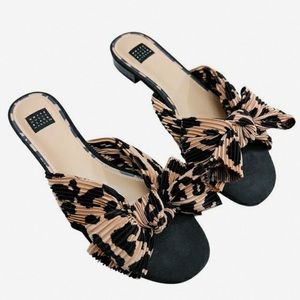 NIB White House Black Mrkt Liv Cheetah